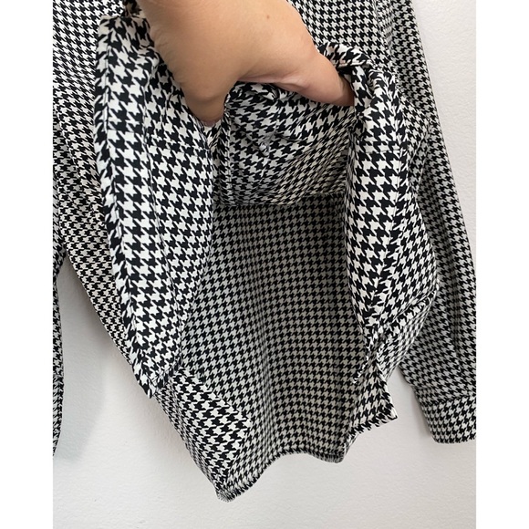 Karen Scott • Houndstooth Black & White Pattern Button Down Longsleeve Blouse - Picture 8 of 13